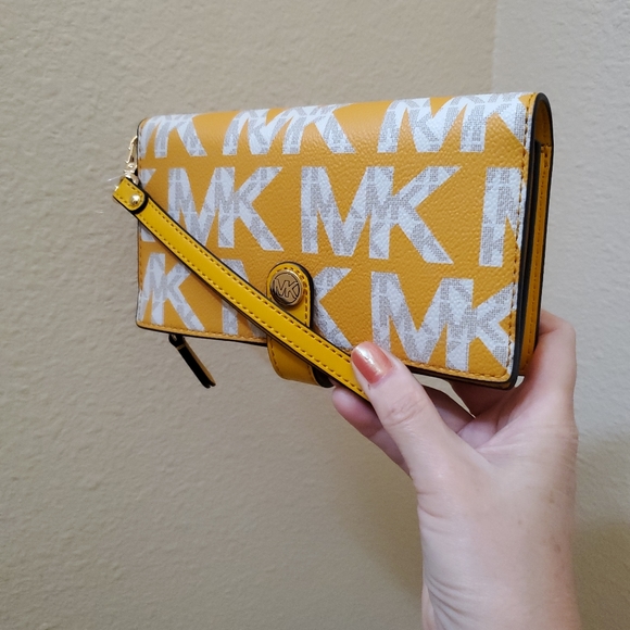 Michael kors Jet Set Small Phone Wristlet Wallet - Picture 9 of 13